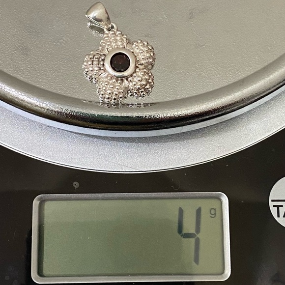 Vintage 925 Signed Sterling Silver Garnet Birthstone Flower Pendant 4g. - Picture 15 of 16